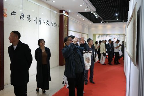 周鵬飛毛體書(shū)法·大寫(xiě)意畫(huà)藝術(shù)大展在德州董子文化街美術(shù)館開(kāi)幕