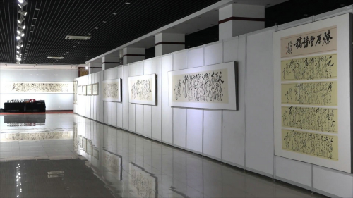 周鵬飛毛體書(shū)法·大寫(xiě)意畫(huà)藝術(shù)大展在德州董子文化街美術(shù)館開(kāi)幕
